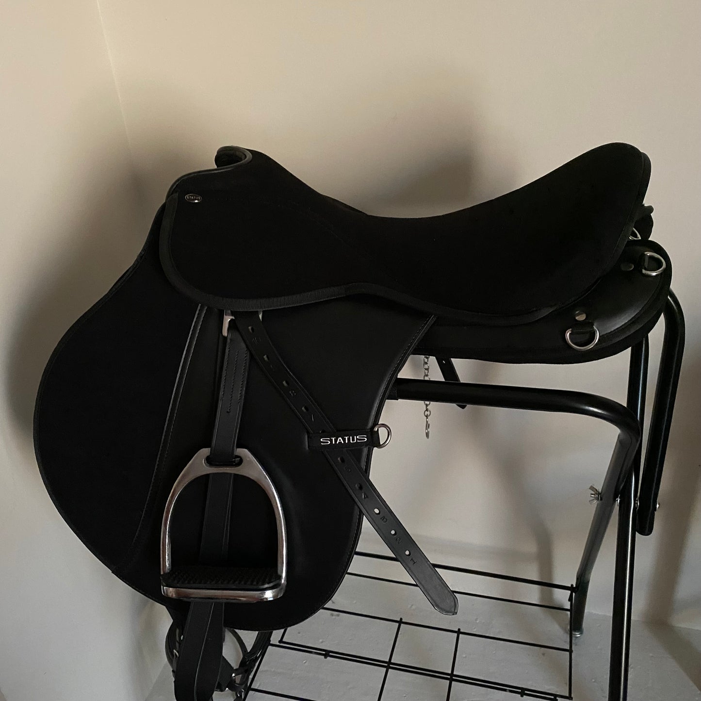 Black Saddle Size 18 الطلب عن طريق الواتس اب